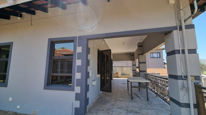 Stand-Alone Office Building and 3 Bedroom Home in Westville Property Images