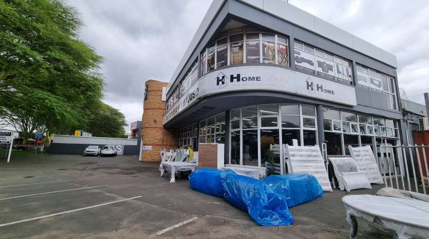 Prime Retail Property in Umgeni Business Park Property Images