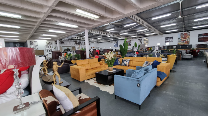 Prime Retail Property in Umgeni Business Park Property Images