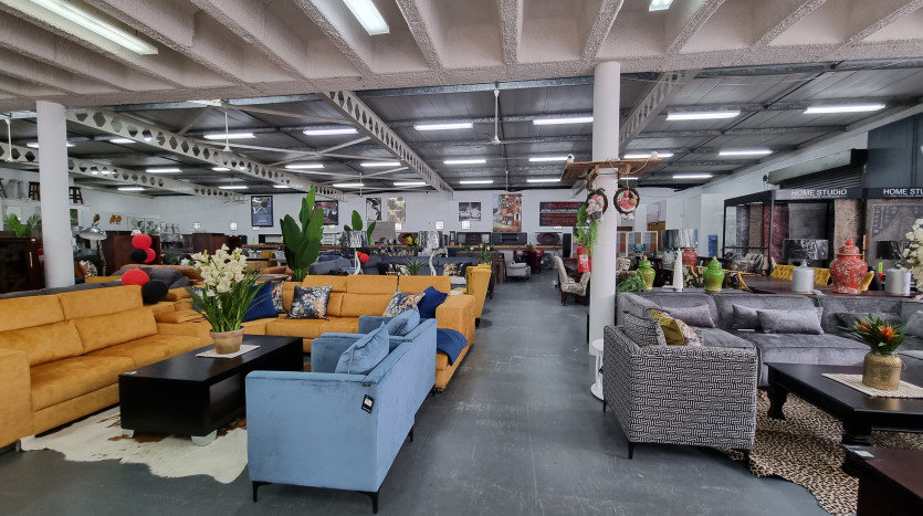 Prime Retail Property in Umgeni Business Park Property Images