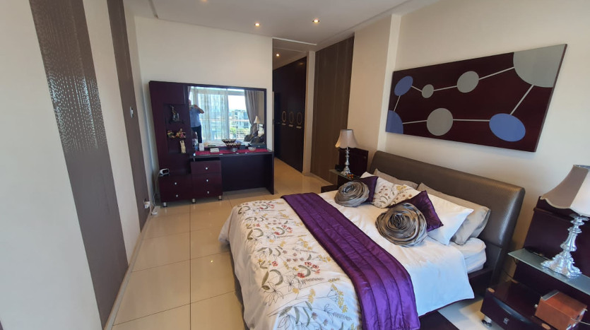 Exceptional executive apartment for sale in the heart of Gateway, Durban Property Images