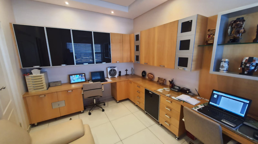 Exceptional executive apartment for sale in the heart of Gateway, Durban Property Images