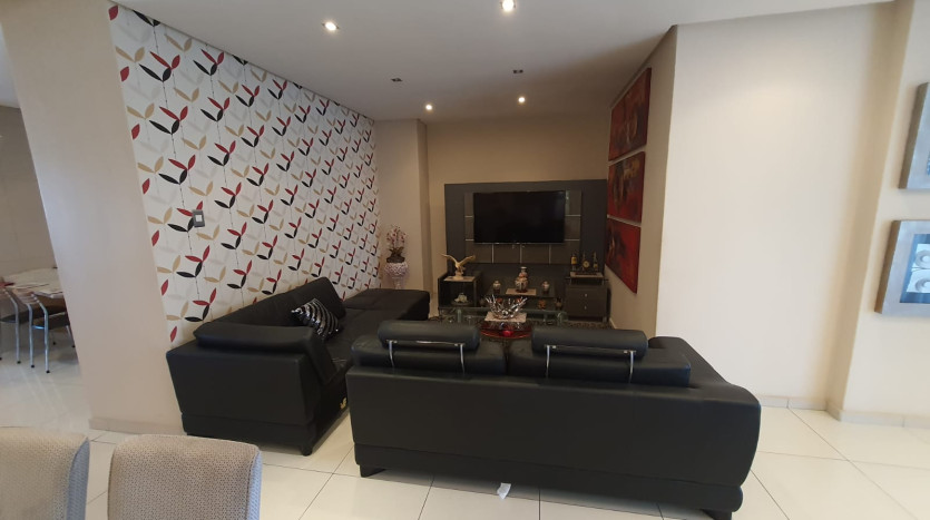 Exceptional executive apartment for sale in the heart of Gateway, Durban Property Images
