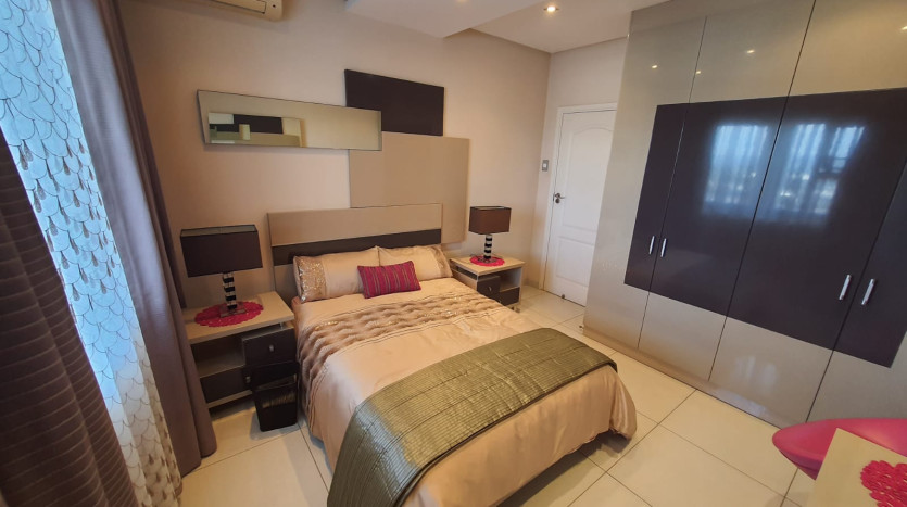 Exceptional executive apartment for sale in the heart of Gateway, Durban Property Images