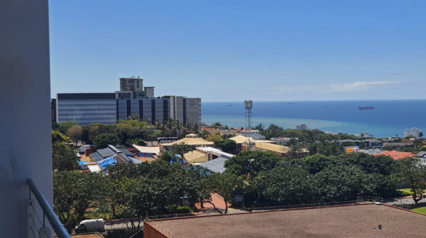 Exceptional executive apartment for sale in the heart of Gateway, Durban Property Images