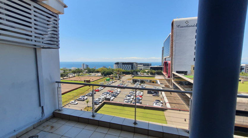 Exceptional executive apartment for sale in the heart of Gateway, Durban Property Images