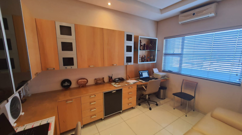 Exceptional executive apartment for sale in the heart of Gateway, Durban Property Images