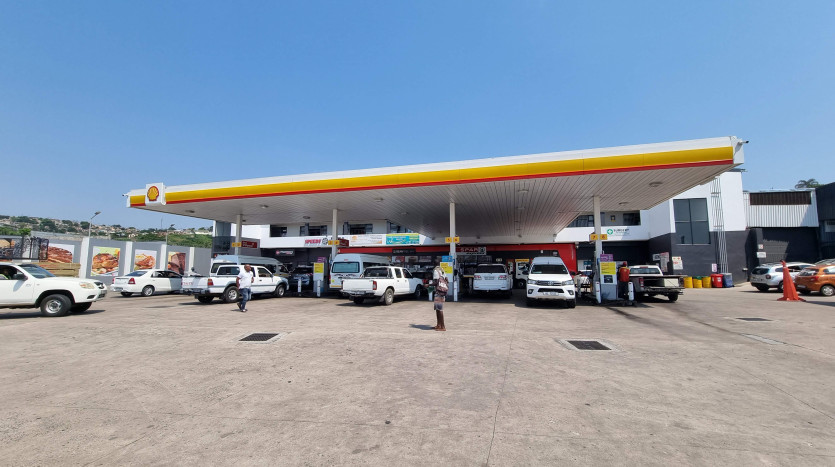 Retail Owned & Operated High Volume Service Station Property Images