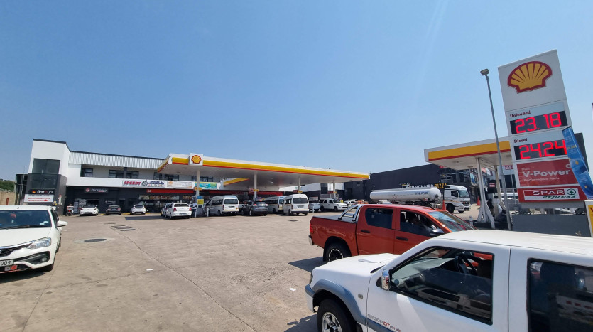 Retail Owned & Operated High Volume Service Station Property Images