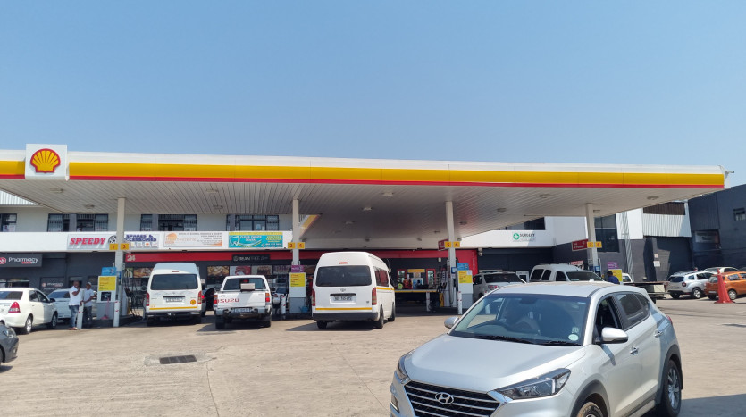 Retail Owned & Operated High Volume Service Station Property Images