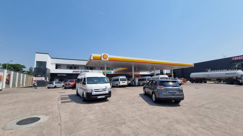 Retail Owned & Operated High Volume Service Station Property Images