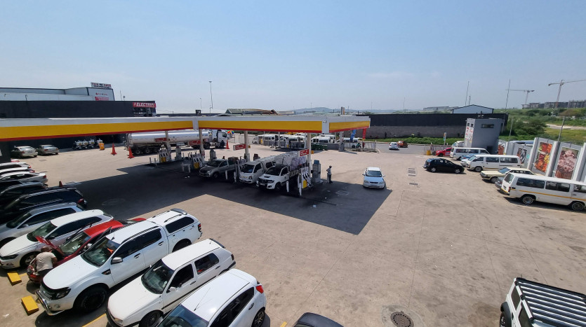 Retail Owned & Operated High Volume Service Station Property Images