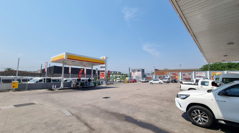 Retail Owned & Operated High Volume Service Station Property Images