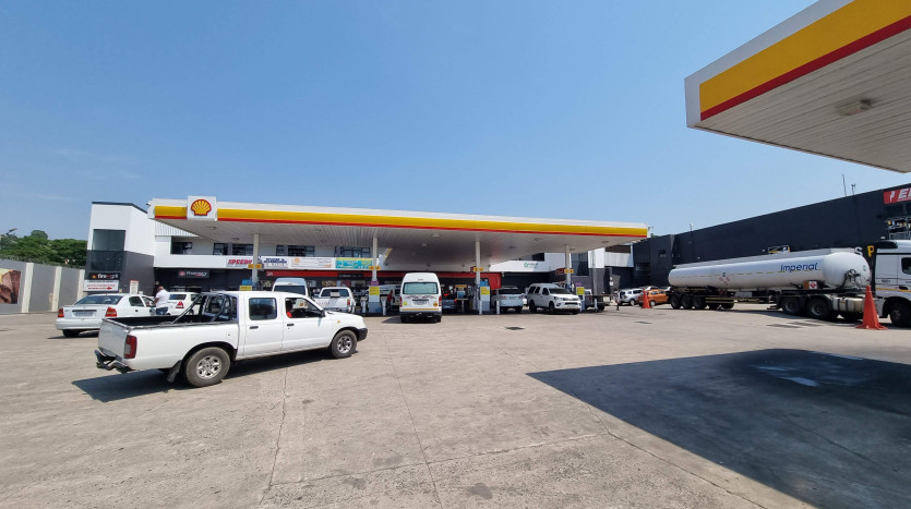 Retail Owned & Operated High Volume Service Station Property Images
