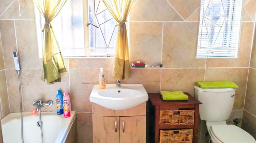 Space Galore In This Family Home In Beyers Park, Boksburg Property Images