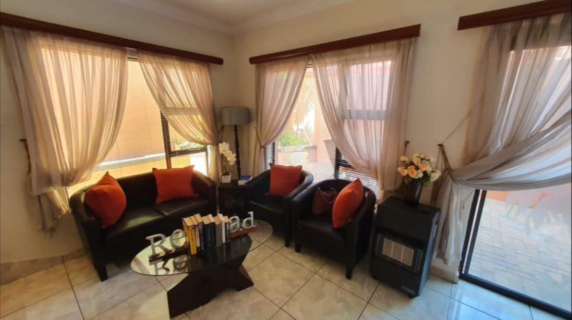 Two Homes in Bendor Park Property Images