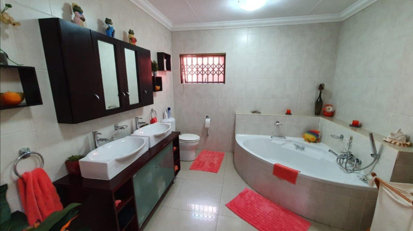 Two Homes in Bendor Park Property Images