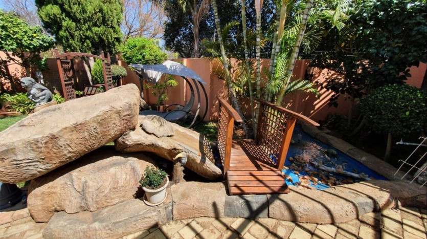 Two Homes in Bendor Park Property Images