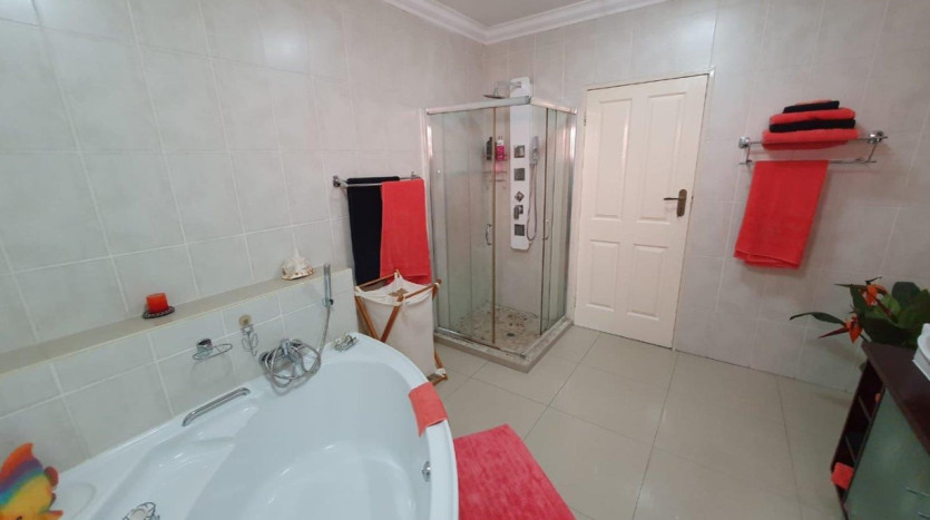 Two Homes in Bendor Park Property Images