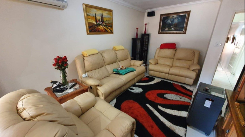 Two Homes in Bendor Park Property Images