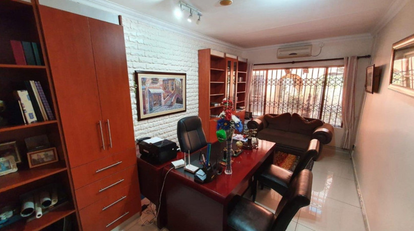 Two Homes in Bendor Park Property Images