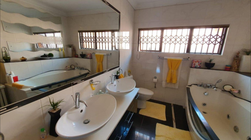 Two Homes in Bendor Park Property Images