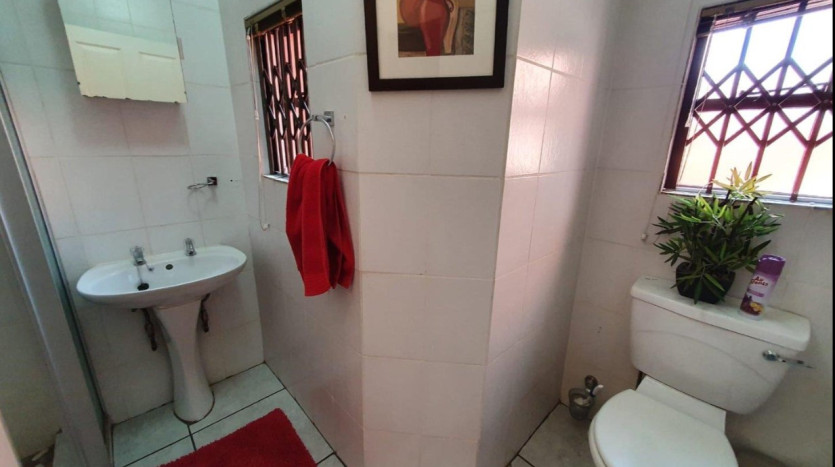 Two Homes in Bendor Park Property Images