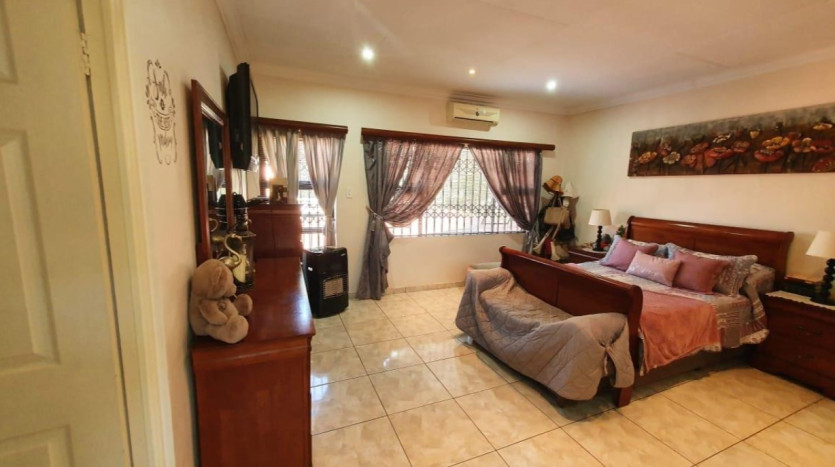 Two Homes in Bendor Park Property Images