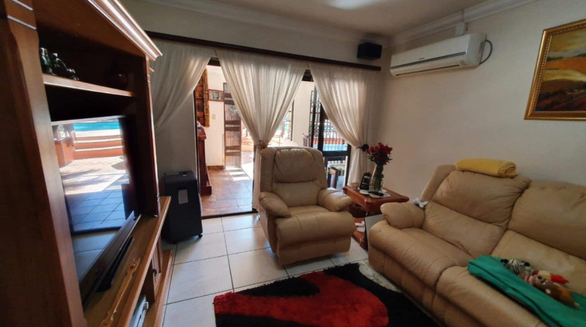 Two Homes in Bendor Park Property Images