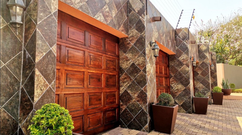 Two Homes in Bendor Park Property Images