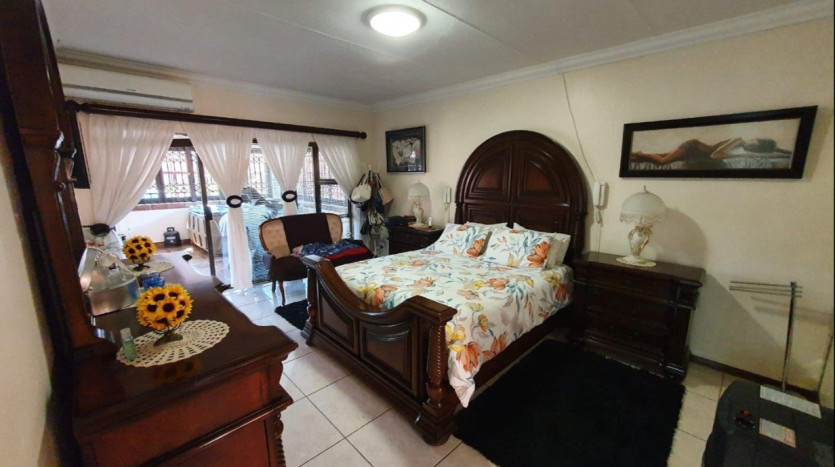 Two Homes in Bendor Park Property Images
