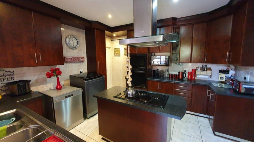Two Homes in Bendor Park Property Images