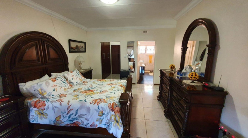 Two Homes in Bendor Park Property Images