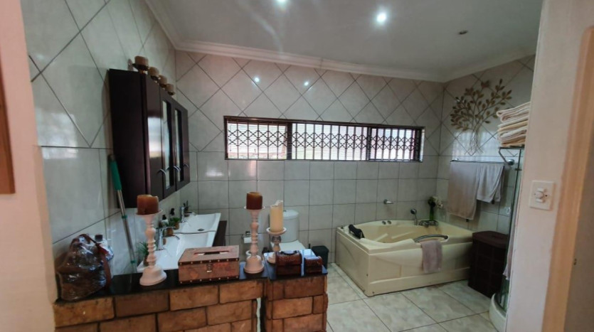 Two Homes in Bendor Park Property Images