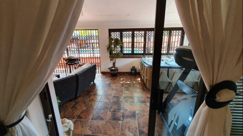 Two Homes in Bendor Park Property Images