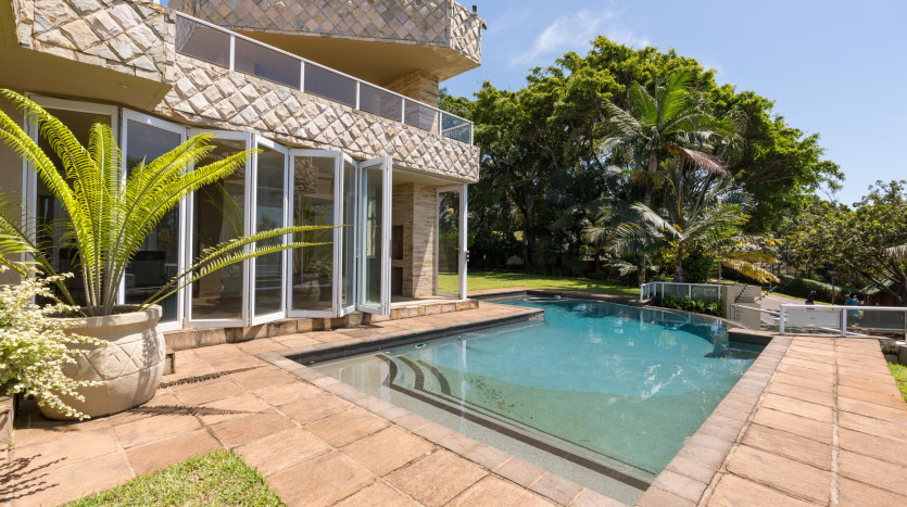 Experience the Umhlanga lifestyle with this modern, executive home in Umhlanga Ridge. Property Images