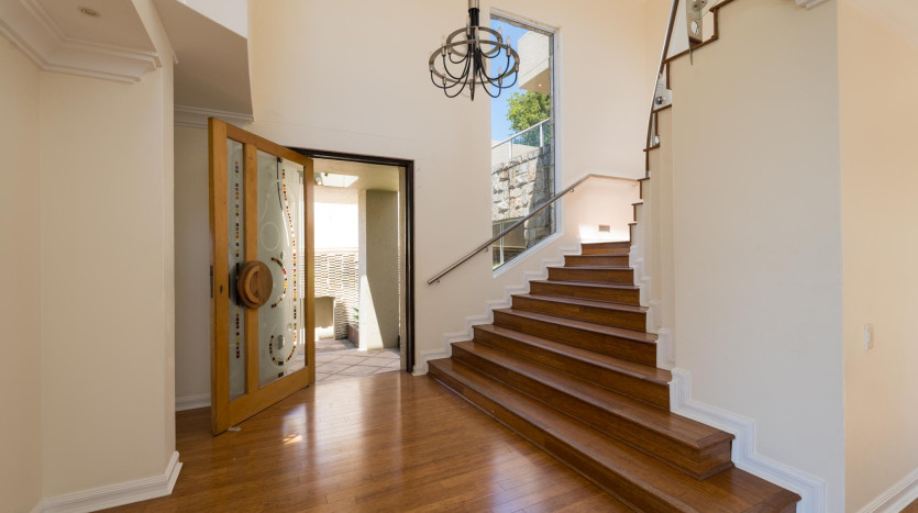 Experience the Umhlanga lifestyle with this modern, executive home in Umhlanga Ridge. Property Images