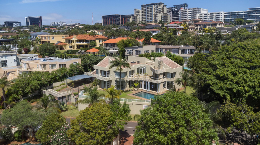 Experience the Umhlanga lifestyle with this modern, executive home in Umhlanga Ridge. Property Images