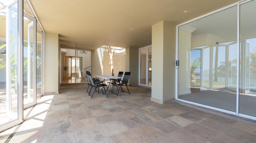 Experience the Umhlanga lifestyle with this modern, executive home in Umhlanga Ridge. Property Images