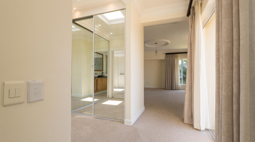 Experience the Umhlanga lifestyle with this modern, executive home in Umhlanga Ridge. Property Images