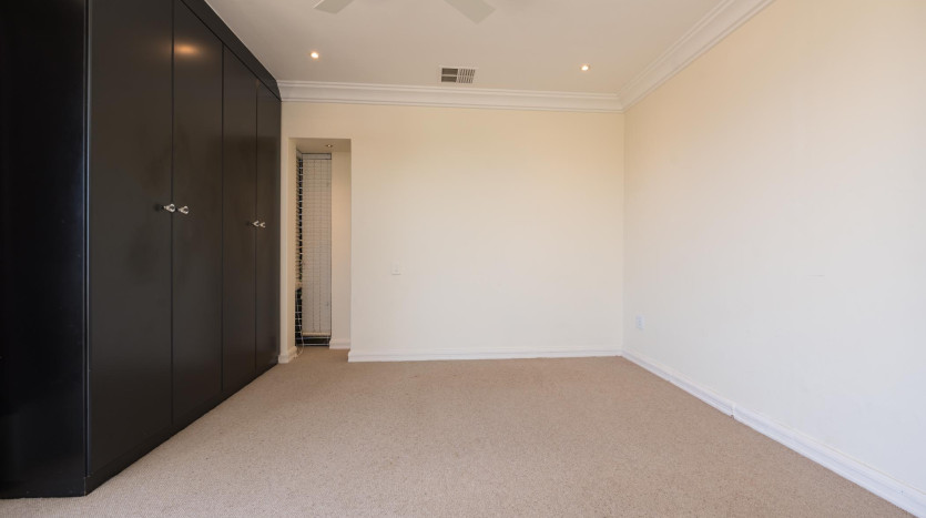 Experience the Umhlanga lifestyle with this modern, executive home in Umhlanga Ridge. Property Images