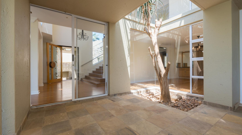 Experience the Umhlanga lifestyle with this modern, executive home in Umhlanga Ridge. Property Images