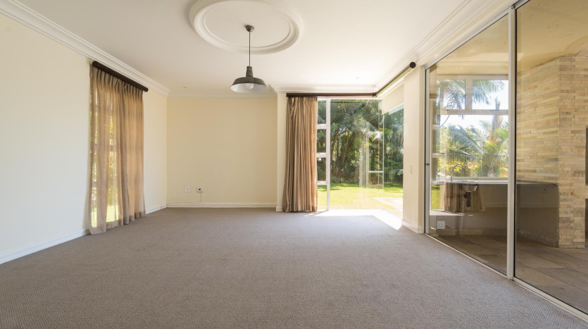 Experience the Umhlanga lifestyle with this modern, executive home in Umhlanga Ridge. Property Images