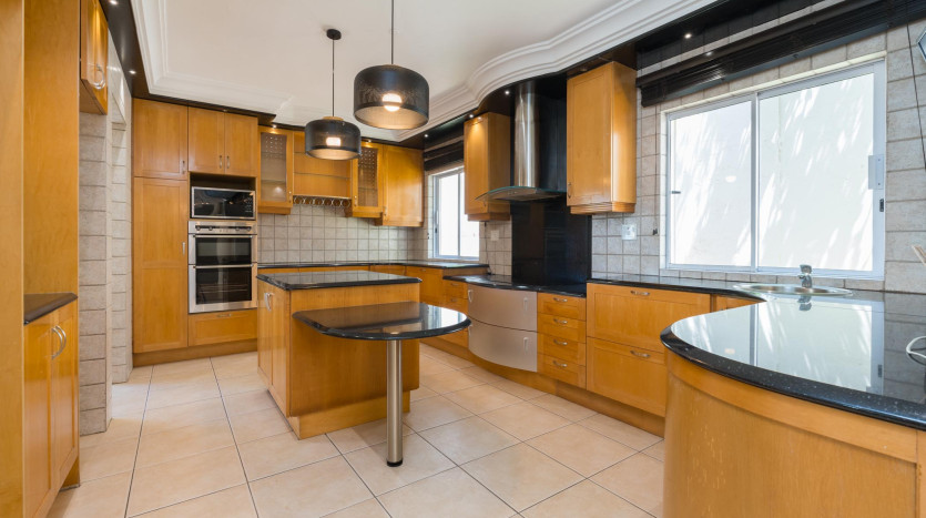 Experience the Umhlanga lifestyle with this modern, executive home in Umhlanga Ridge. Property Images