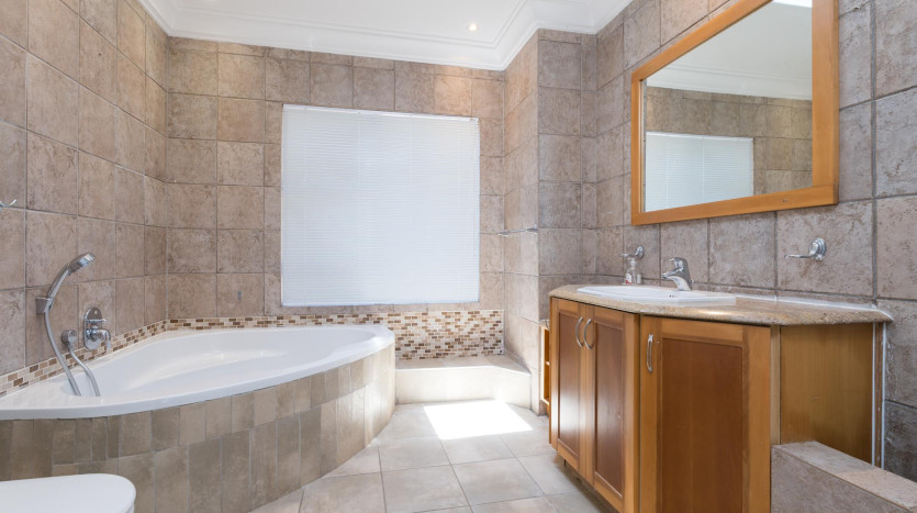 Experience the Umhlanga lifestyle with this modern, executive home in Umhlanga Ridge. Property Images