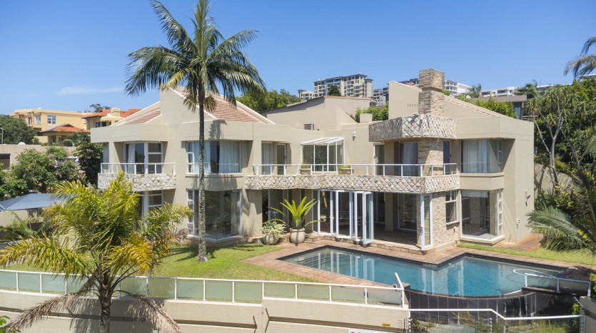 Experience the Umhlanga lifestyle with this modern, executive home in Umhlanga Ridge. Property Images