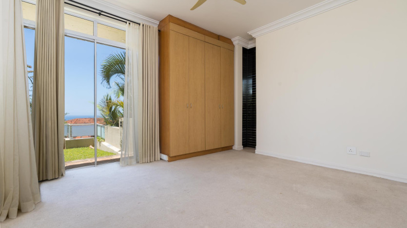 Experience the Umhlanga lifestyle with this modern, executive home in Umhlanga Ridge. Property Images