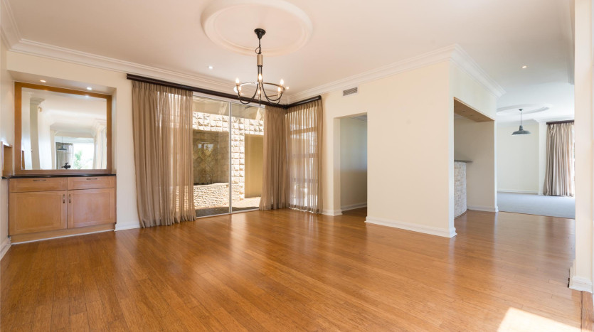 Experience the Umhlanga lifestyle with this modern, executive home in Umhlanga Ridge. Property Images