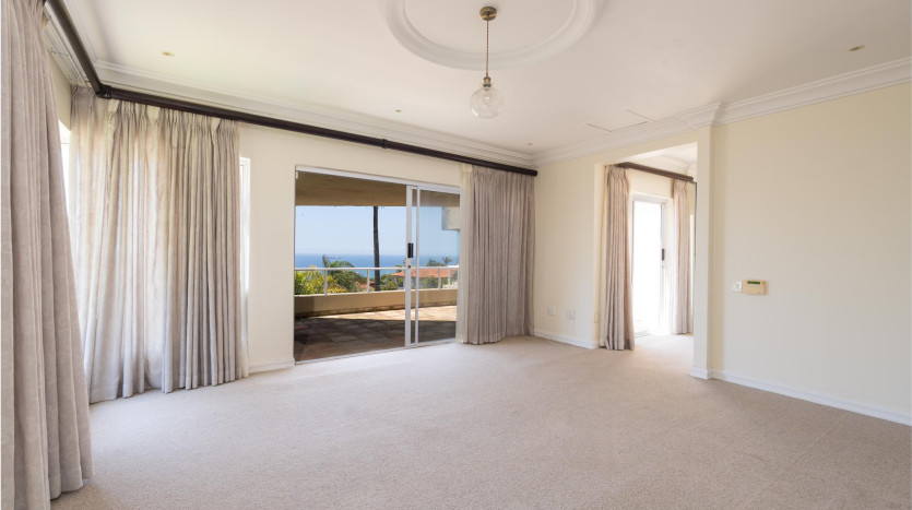 Experience the Umhlanga lifestyle with this modern, executive home in Umhlanga Ridge. Property Images