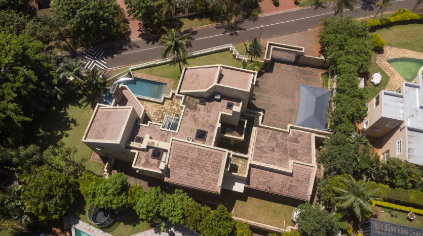 Experience the Umhlanga lifestyle with this modern, executive home in Umhlanga Ridge. Property Images